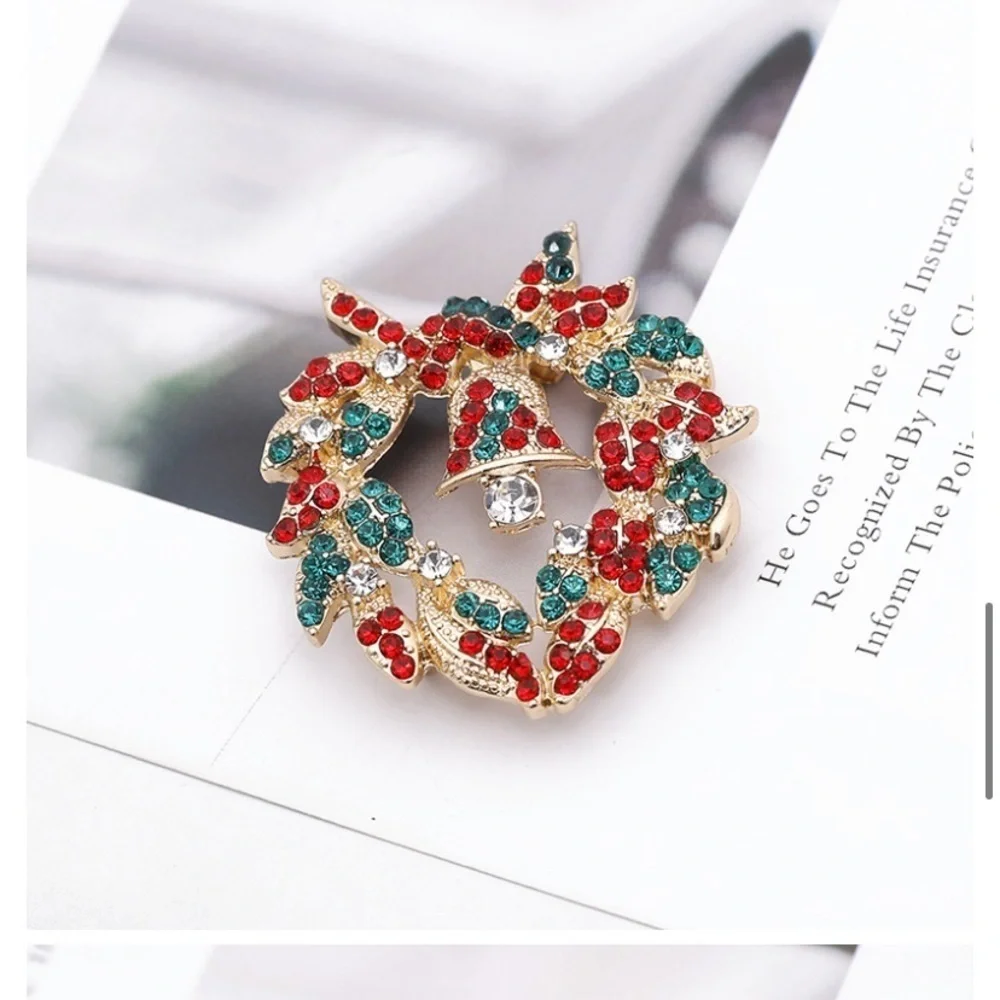 NIB cute Christmas Snow Wreath woman brooch
